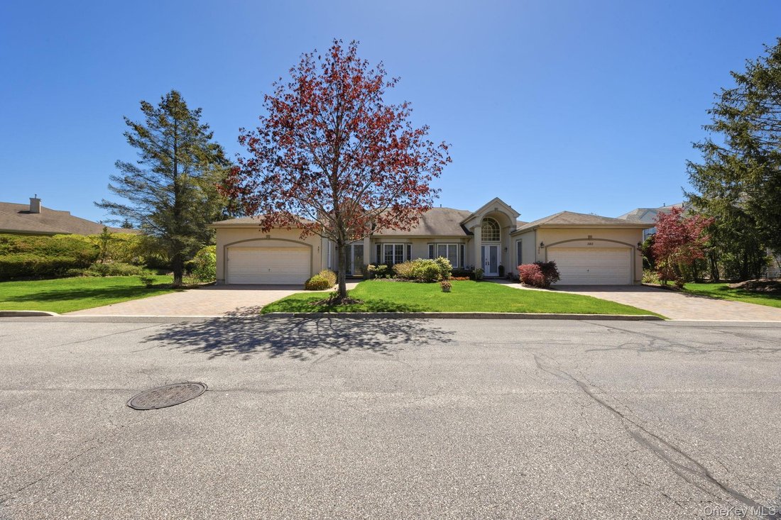 Condo in Melville, New York, United States 2 - 17776765
