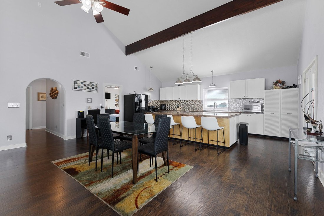 House in Galveston, Texas, United States 4 - 17799913