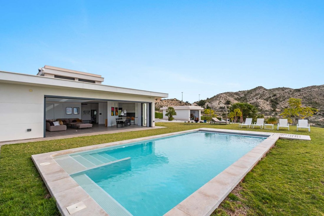 Villa in Mutxamel, Valencian Community, Spain 2 - 17549987