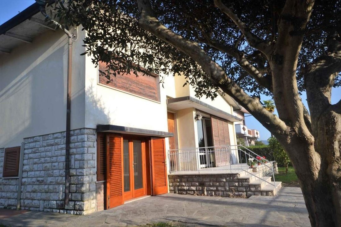 Villa in Pietrasanta, Tuscany, Italy 3 - 17798578