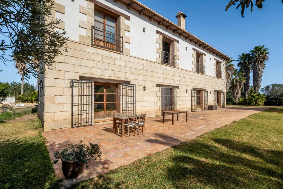 Villa in Elx / Elche, Valencian Community, Spain 2 - 16988695