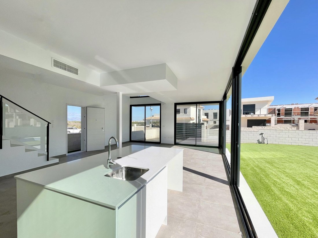 Villa in Santa Pola, Valencian Community, Spain 3 - 17730696