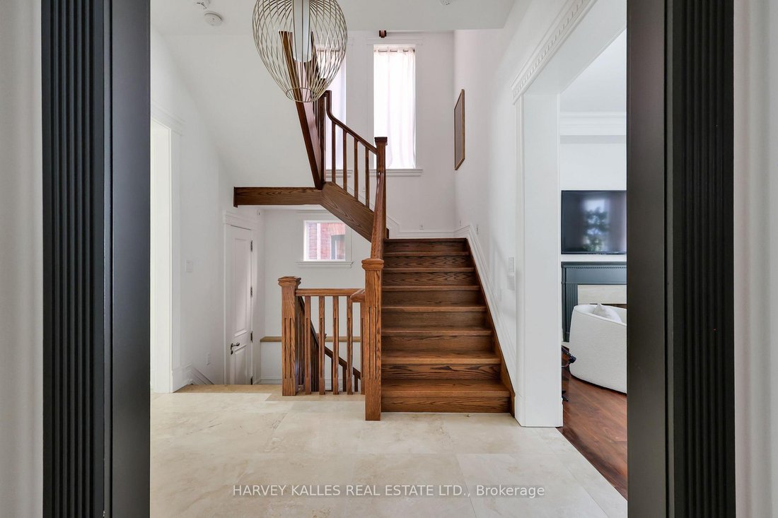 House in Toronto, Ontario, Canada 4 - 17801349