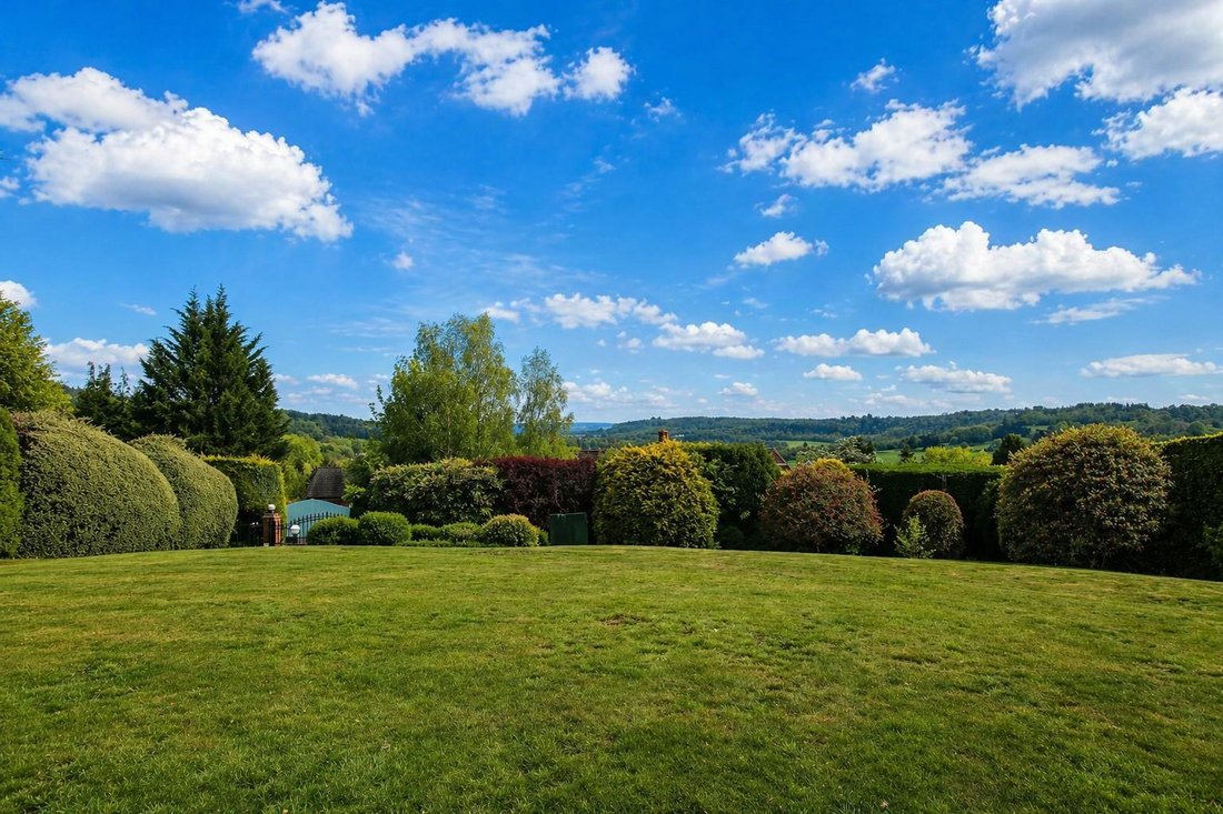 House in Hawks Hill, Fetcham, England 3 - 17511840