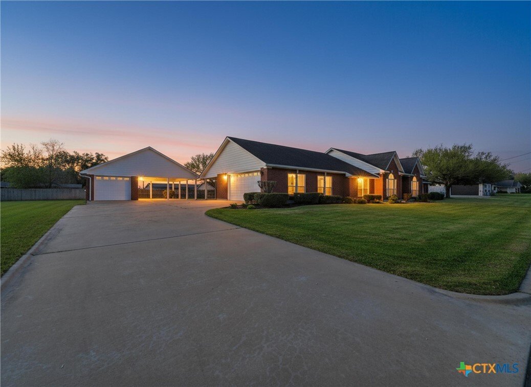 House in Shiner, Texas, United States 3 - 17798558