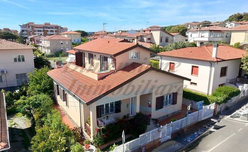 Villa in Serragrande, Rosignano Marittimo, Italy 1