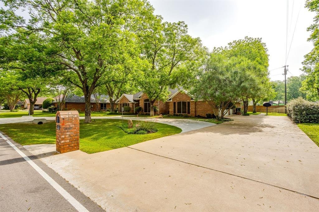 House in Granbury, Texas, United States 4 - 17799604
