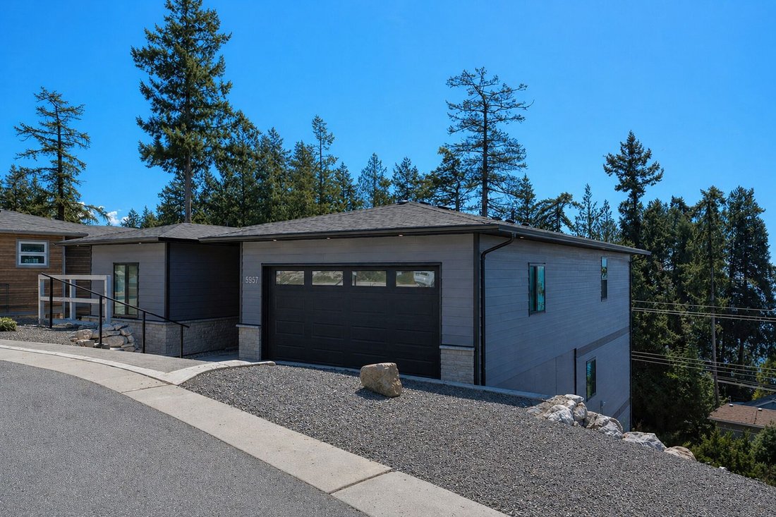 House in Sechelt, British Columbia, Canada 1 - 17774905