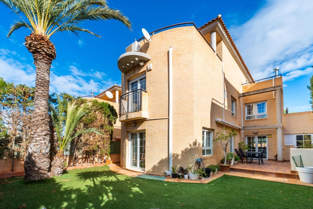 Villa in Alicante, Valencian Community, Spain 1 - 17042448