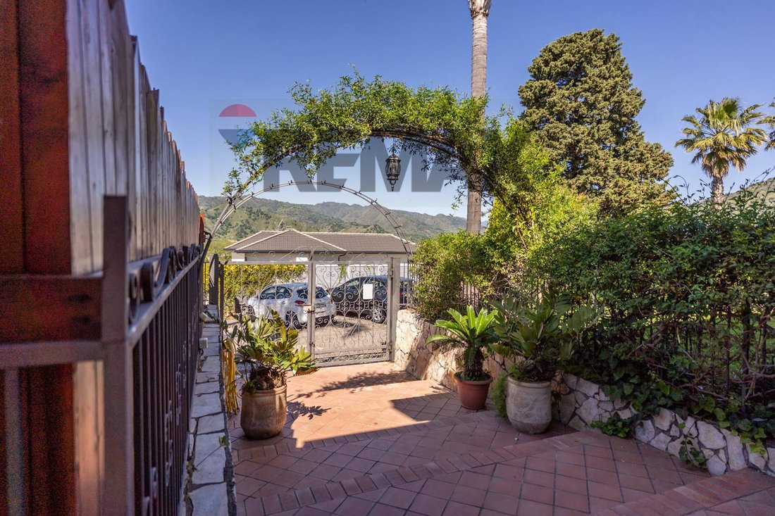 Villa in Taormina, Sicily, Italy 2 - 17801284