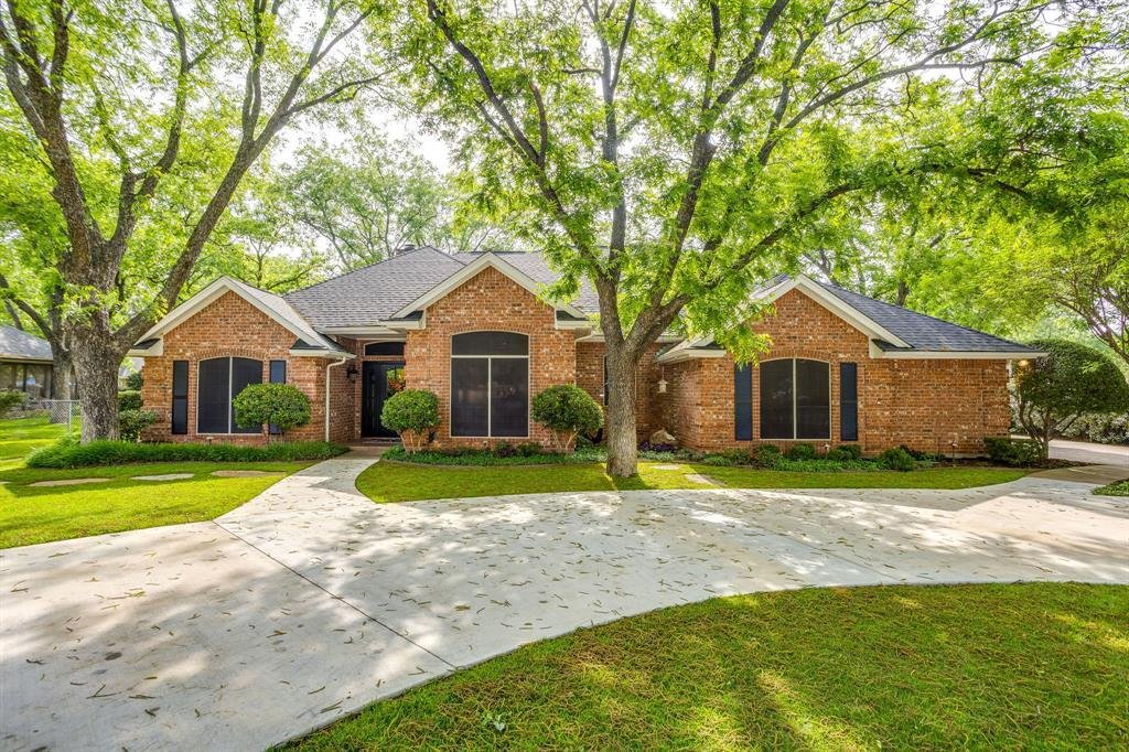 House in Granbury, Texas, United States 2 - 17799604