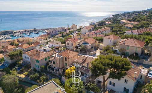 House in Grande Couronne, Cassis, France 1