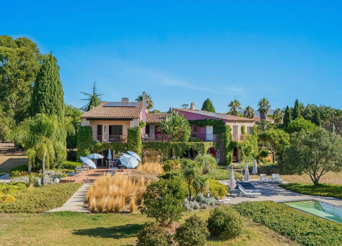 House in La Londe-les-Maures, Provence-Alpes-Côte d'Azur, France 2 - 17782580