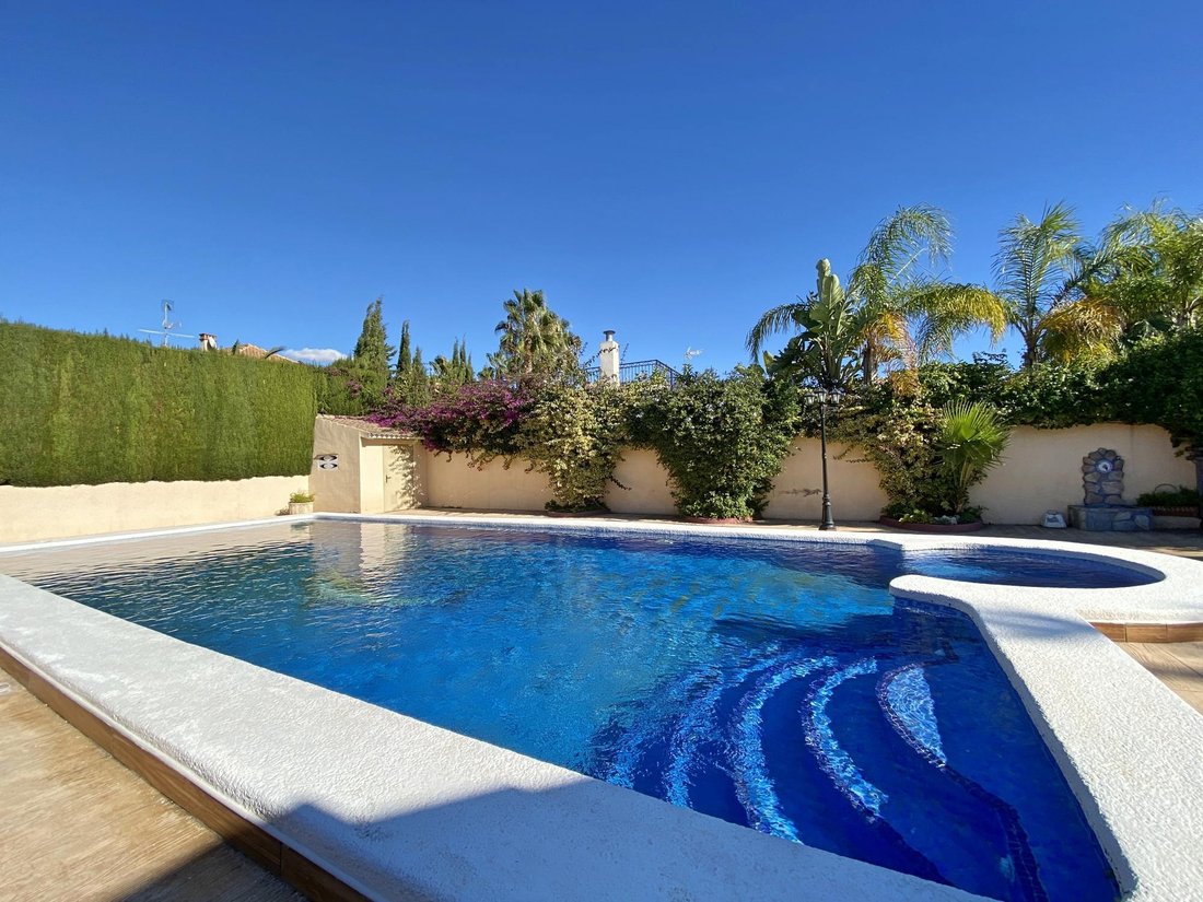 Villa in Sant Vicent del Raspeig, Valencian Community, Spain 1 - 16989079