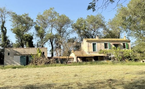 Maison à Fontvieille, Provence-Alpes-Côte d'Azur, France 1