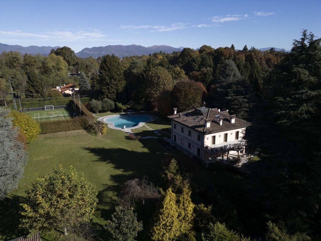 Villa in Cadorago, Lombardy, Italy 1 - 17802133