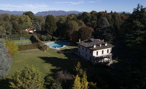 Villa in Cadorago, Lombardei, Italien 1