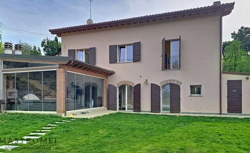 Villa in Montecarlo, Tuscany, Italy 1