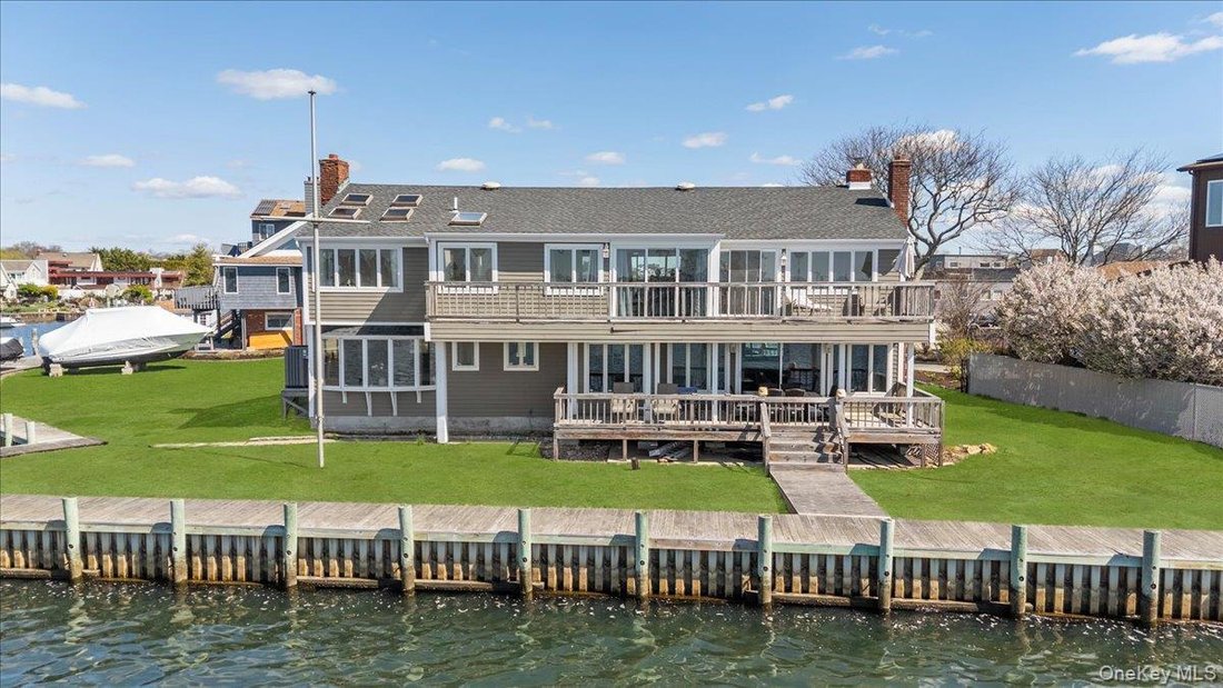 House in West Islip, New York, United States 4 - 17802169