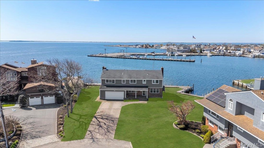 House in West Islip, New York, United States 1 - 17802169