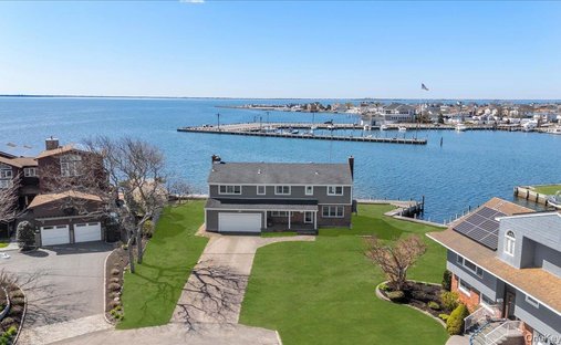 House in West Islip, New York, United States 1