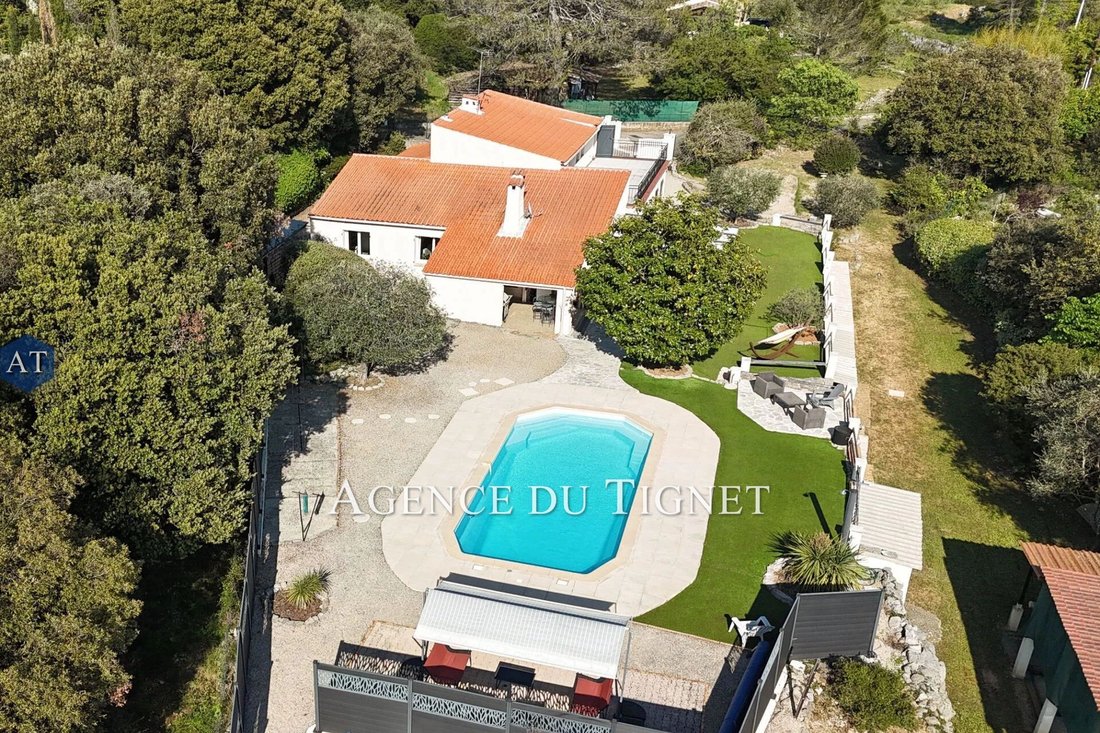 Villa in Le Tignet, Provence-Alpes-Côte d'Azur, France 2 - 17802528