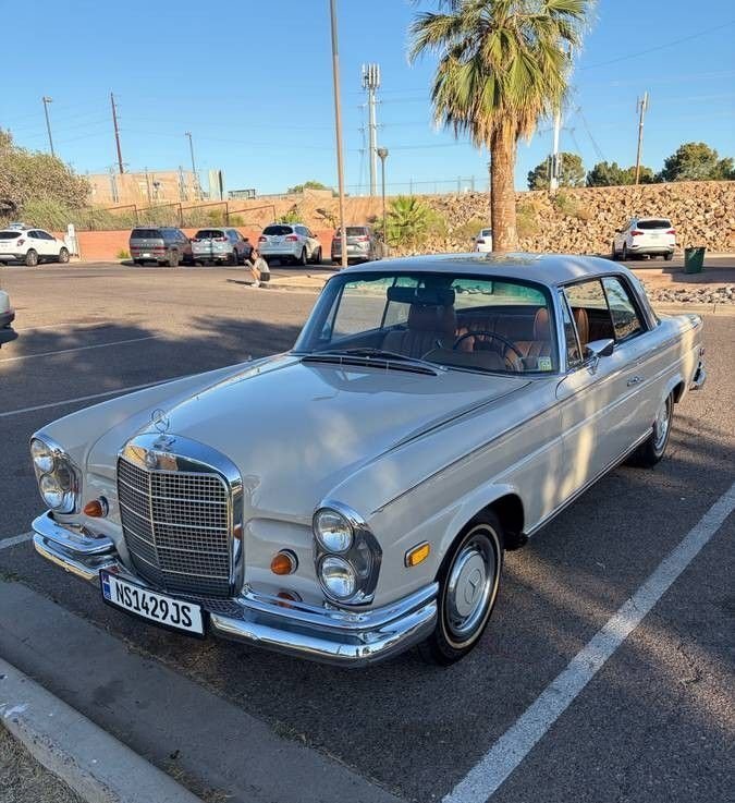 Coupe in Glendale, United States 3 - 17802991