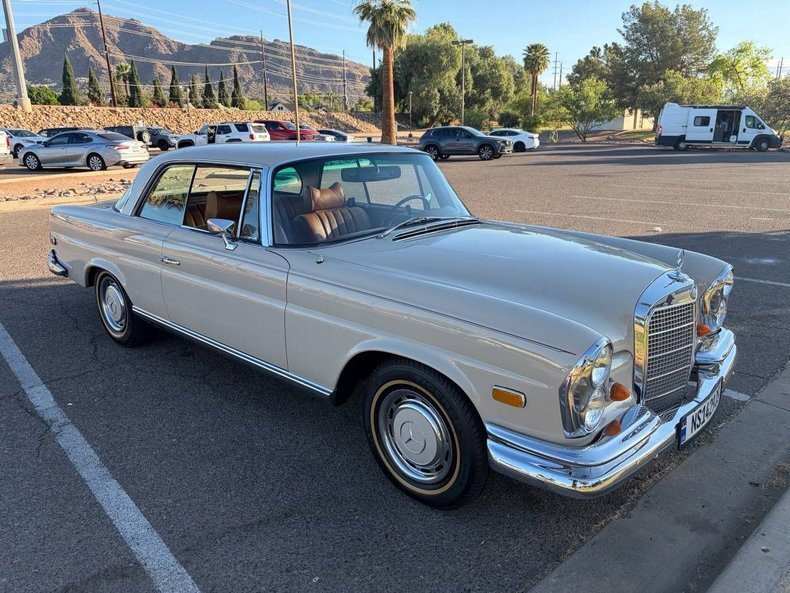 Coupe in Glendale, United States 1 - 17802991