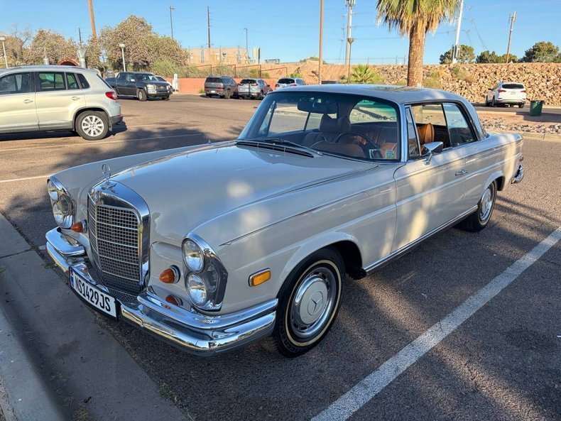 Coupe in Glendale, United States 2 - 17802991