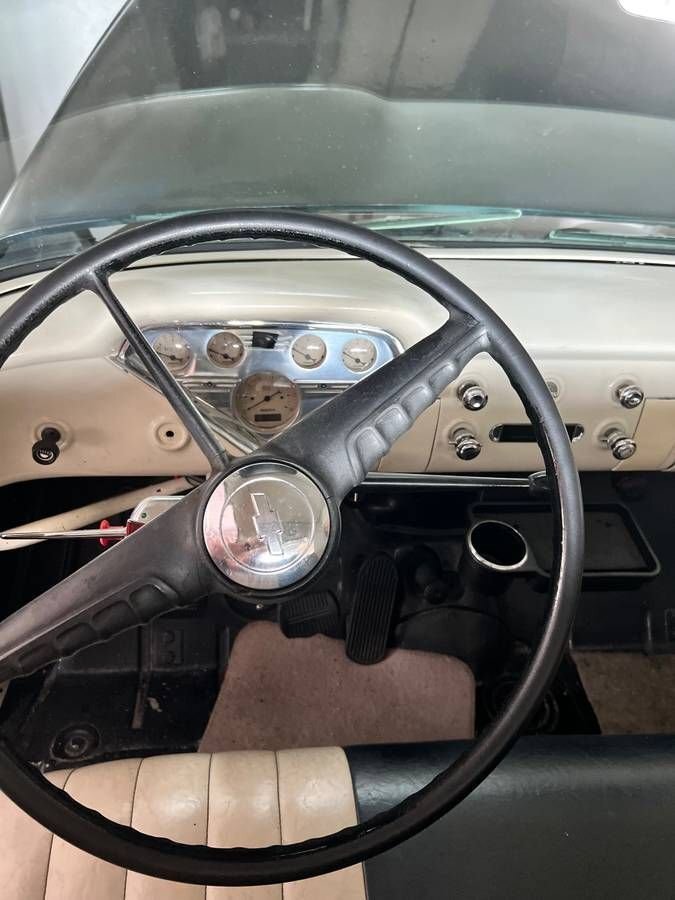 Pickup in Glendale, United States 5 - 17802976