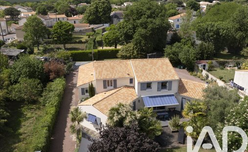 House in Vergeroux, Nouvelle-Aquitaine, France 1