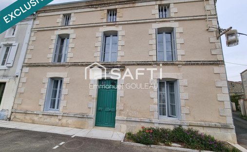 House in Coulon, Nouvelle-Aquitaine, France 1