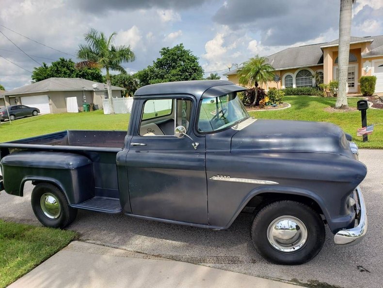 Pickup in Glendale, United States 1 - 17802976