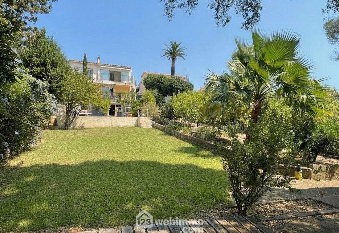 House in Frejus, Provence-Alpes-Côte d'Azur, France 1 - 17803510