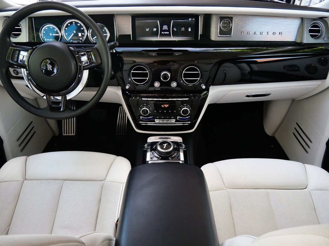 Sedan in Beverly Hills, CA, United States 4 - 17803503