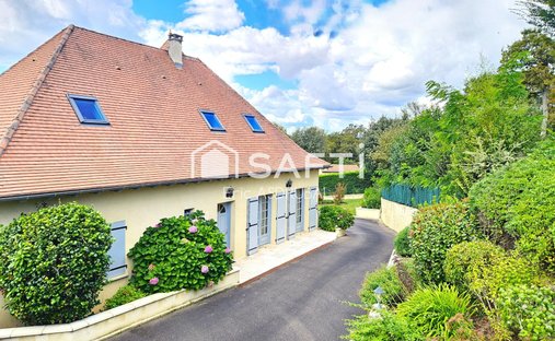 Exclusivity In Its Purest Form!! Overlooking A Private Valley, This 17 Th Century Manor Offers Total