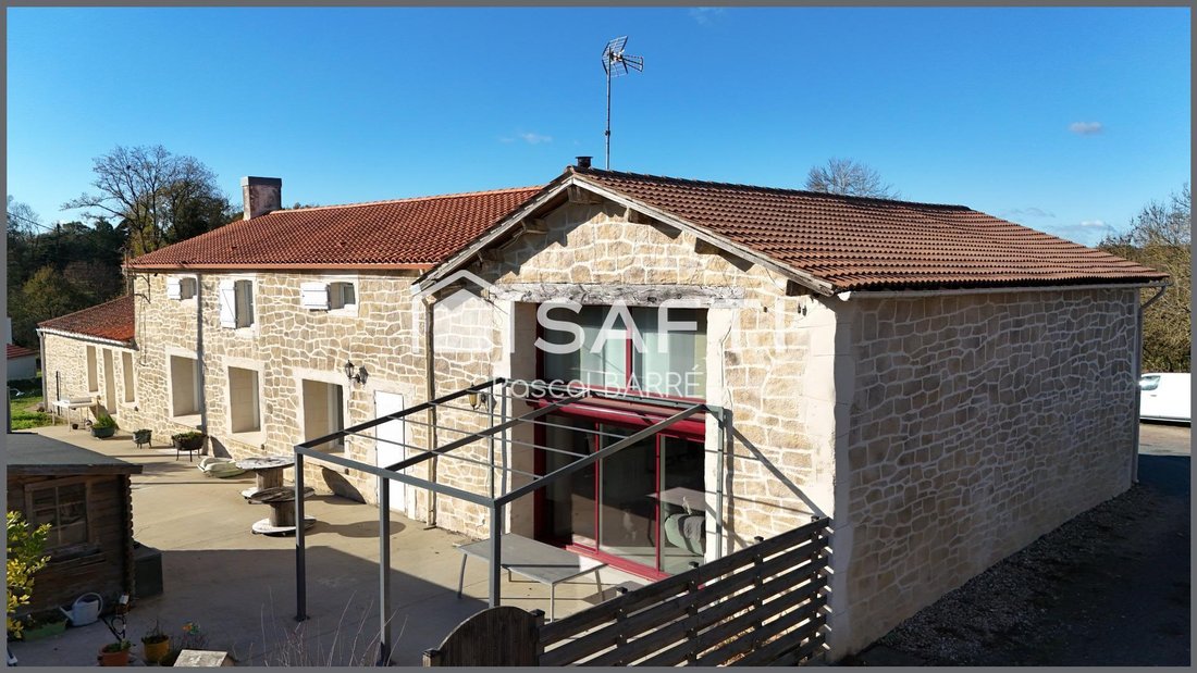 House in Saint-Mathurin, Pays de la Loire, France 1 - 17445466