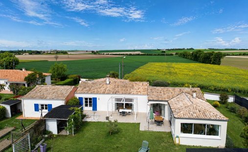 House in Meschers-sur-Gironde, Nouvelle-Aquitaine, France 1