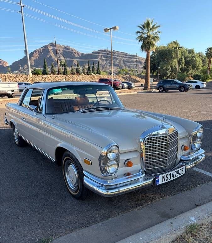 Coupe in Glendale, United States 5 - 17802991