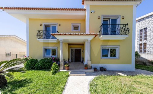 Townhouse in Rio de Mouro, Lisbon, Portugal 1