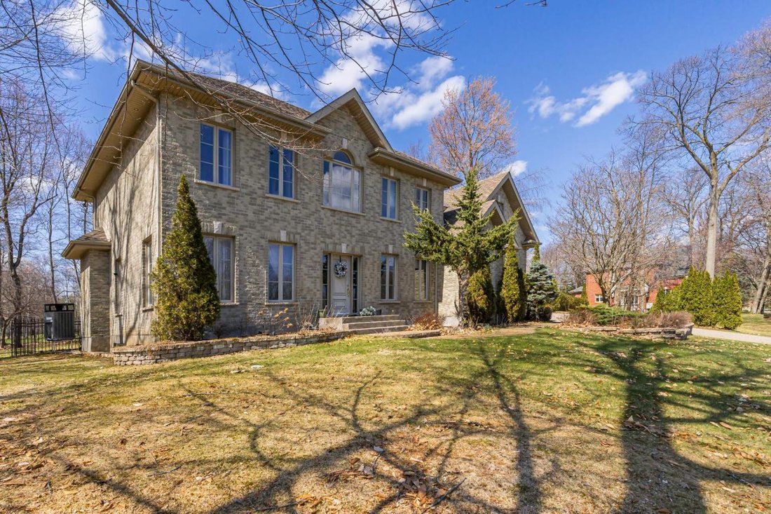 House in Hudson, Quebec, Canada 3 - 17803517