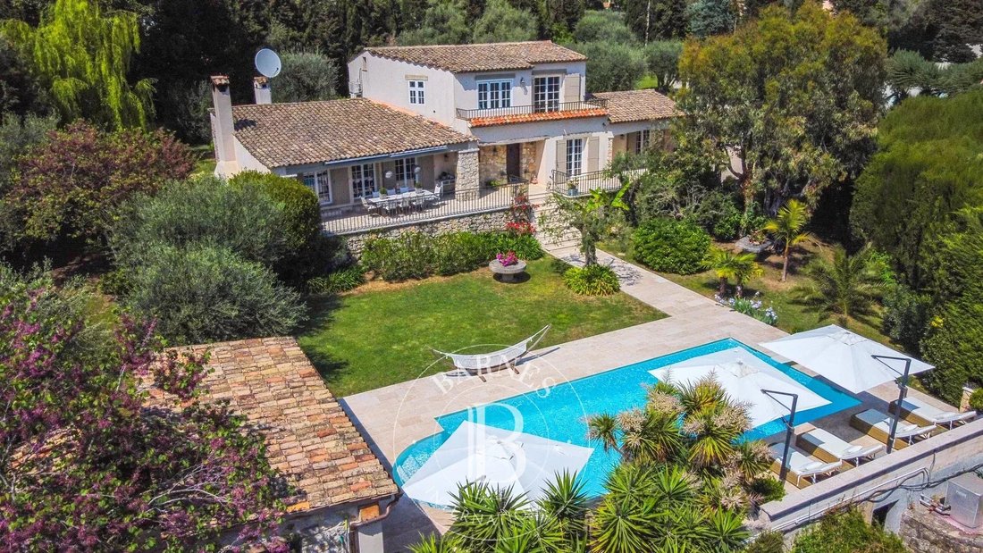 Villa in Nord, Roquefort-les-Pins, France 2 - 17803553