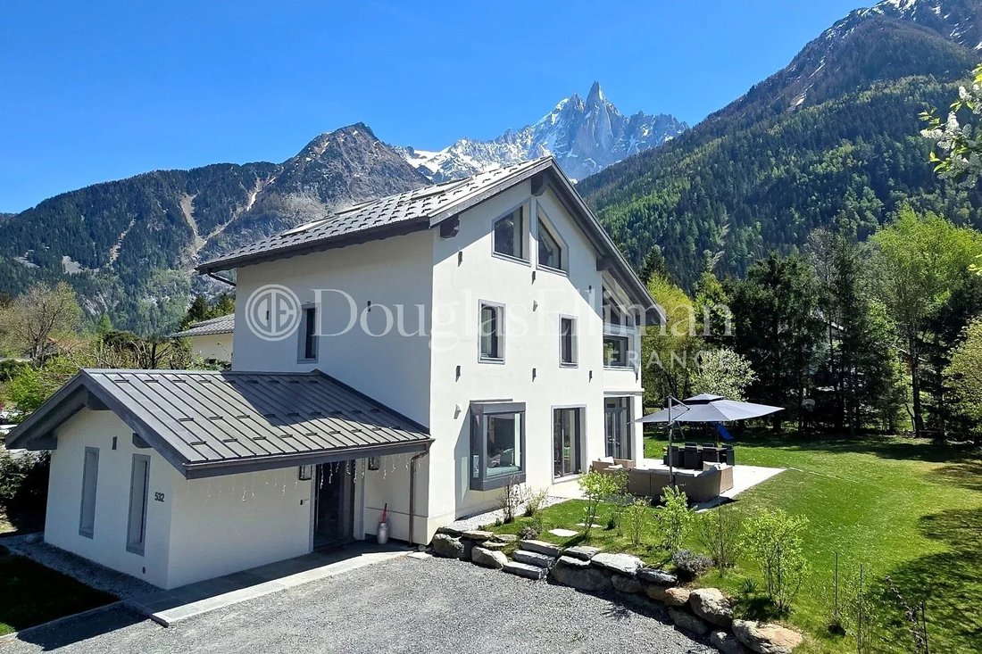 Chalet in Chamonix-Mont-Blanc, Auvergne-Rhône-Alpes, France 1 - 16749014