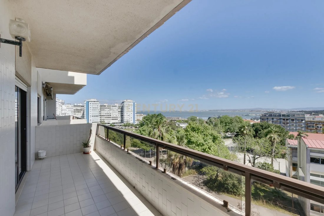 Apartment in Almada, Cova da Piedade, Pragal e Cacilhas, Setubal, Portugal 1 - 17803539