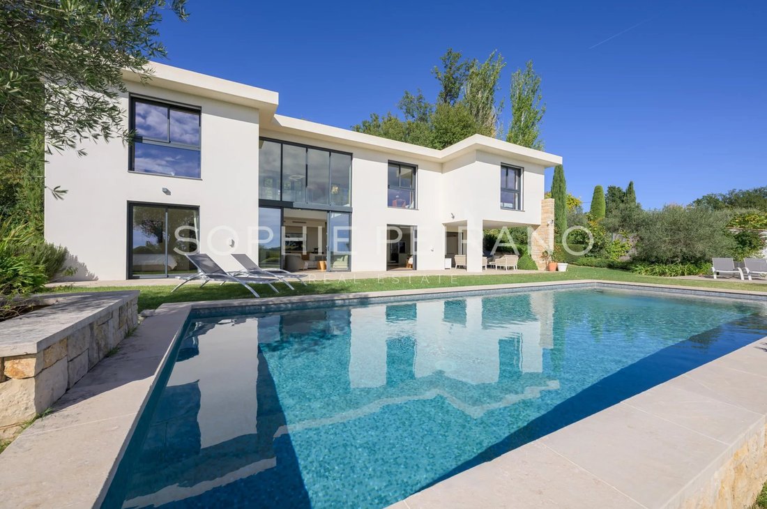 Villa in Châteauneuf-Grasse, Provence-Alpes-Côte d'Azur, France 1 - 17803532