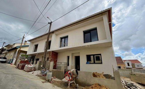 Villa in Casal de Cambra, Lisbon, Portugal 1