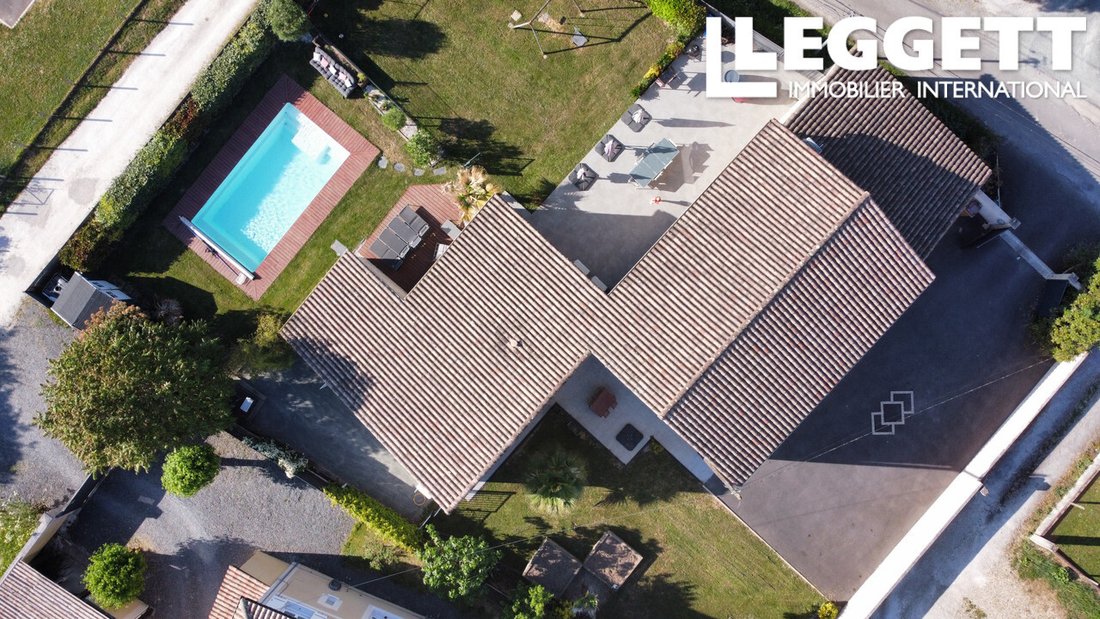 House in La Lande-de-Fronsac, Nouvelle-Aquitaine, France 1 - 17803566