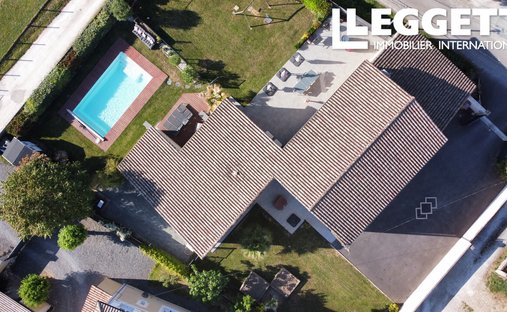 House in La Lande-de-Fronsac, Nouvelle-Aquitaine, France 1
