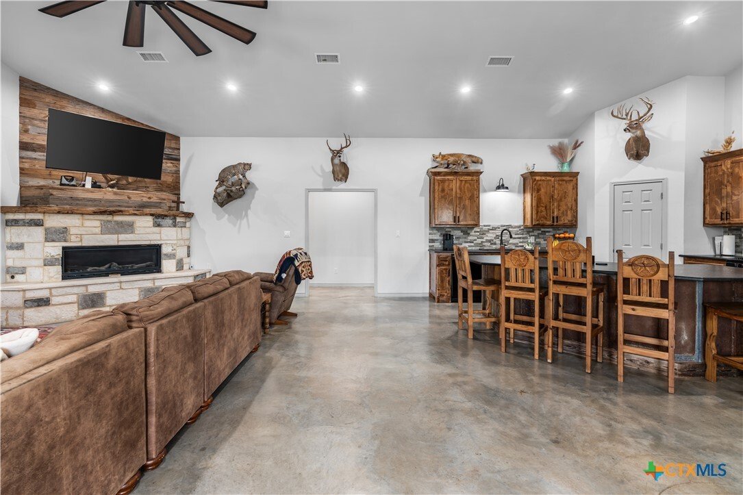 House in The Grove, Texas, United States 2 - 17803727