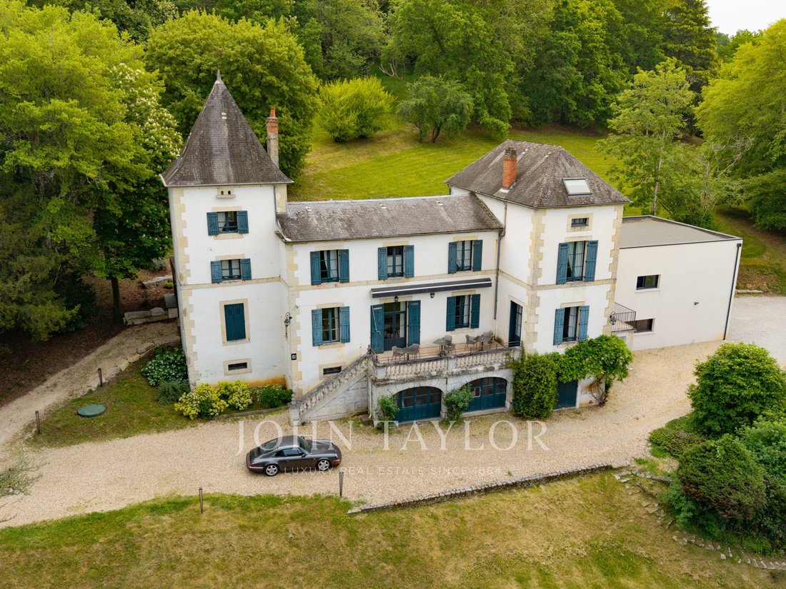 Schloss in Sanilhac, Neu-Aquitanien, Frankreich 1 - 17803972